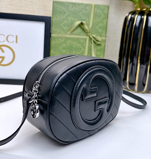 激安グッチバッグコピー背面デザイン